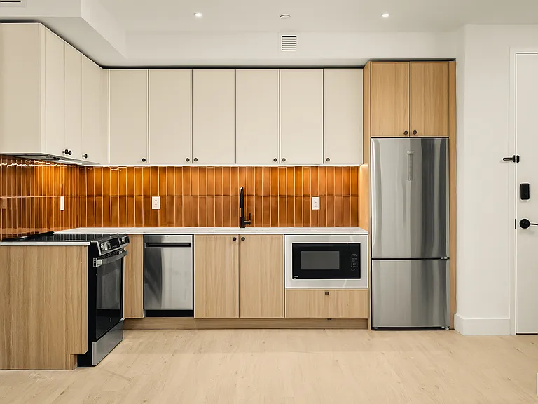 733 Lincoln Pl #1320 — Photo 3