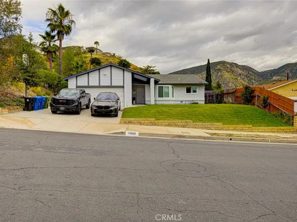13808 Shablow Ave, Sylmar, CA 91342