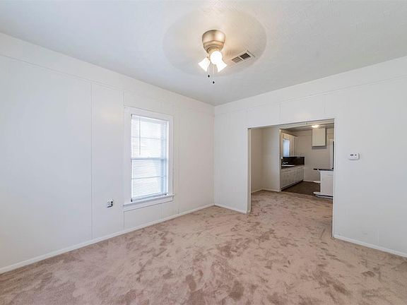 3rd image of 3022 NW Loraine St