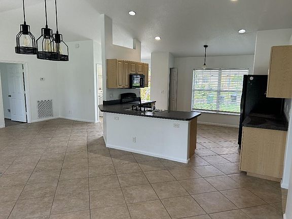 5th image of 1331 SW Sudder Avenue