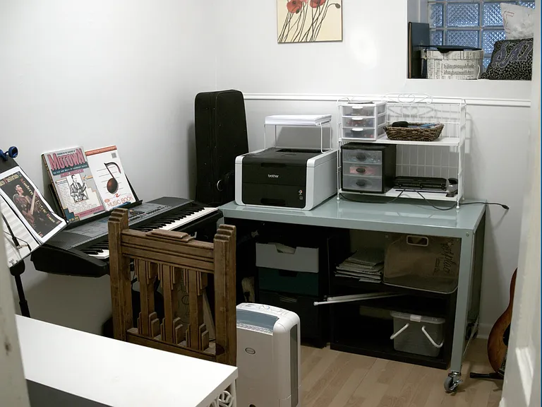 Office? Den? Could be a small bedroom