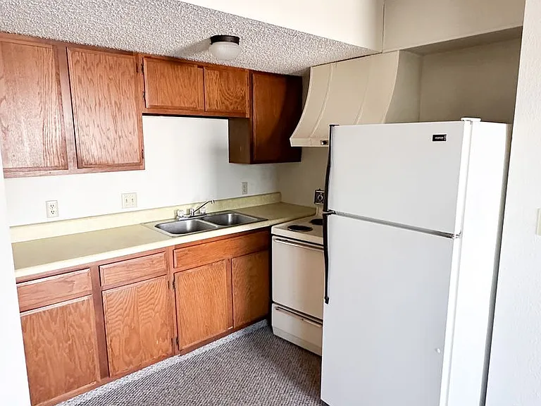 430 Skyline Dr — Photo 4