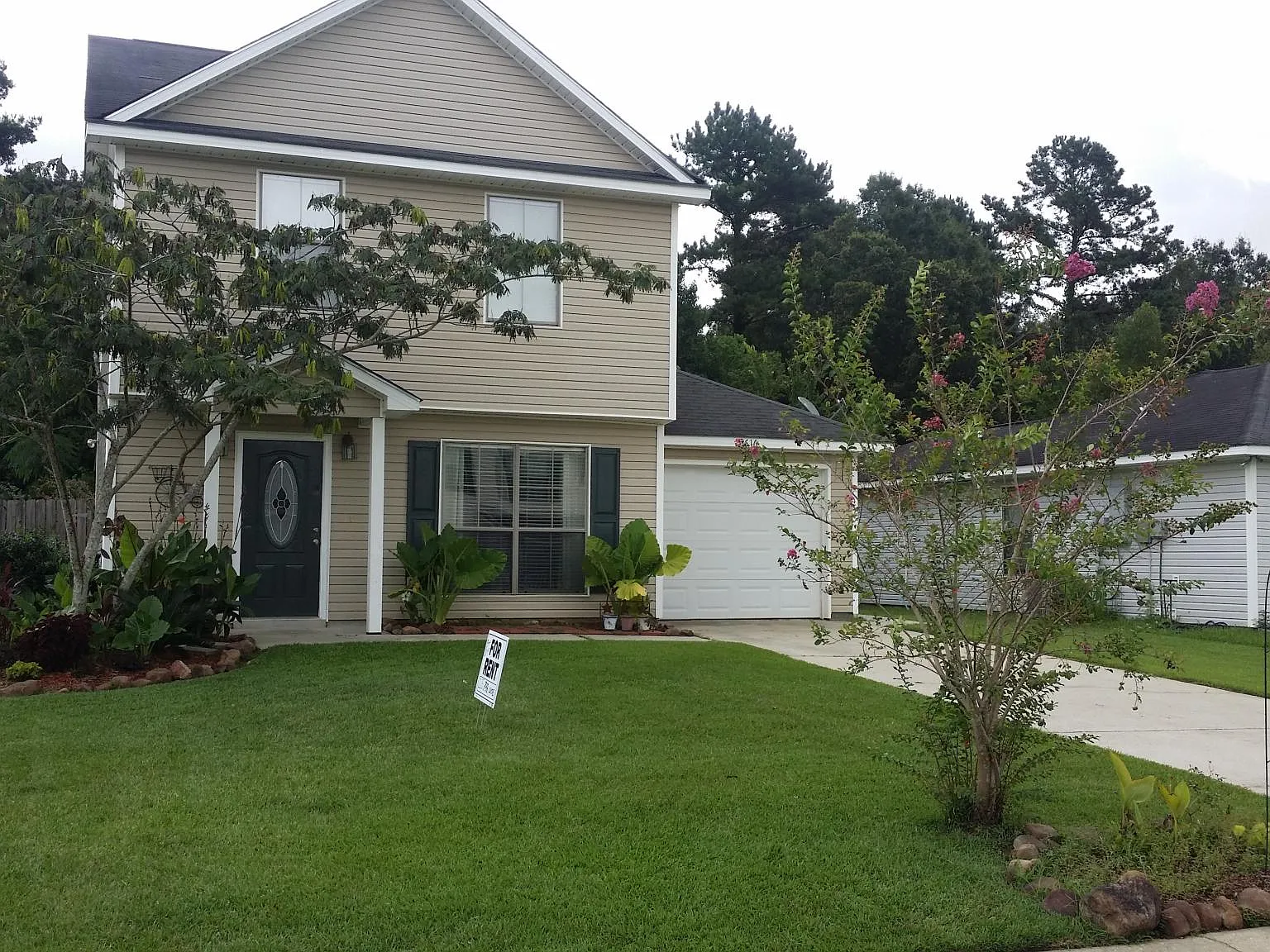 3 bed, 1320 sqft, $1,500 — Photo 2