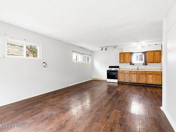 3rd image of 2907 Garey Ln
