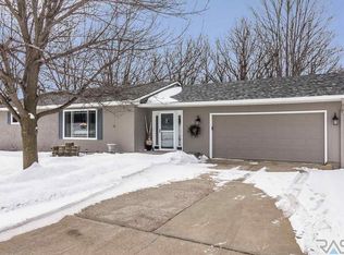 3 N Fairway Dr, Sioux Falls, SD 57110