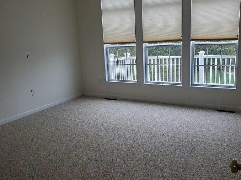 255 Rolling Hill Rd — Photo 9