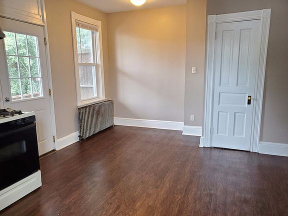 4th image of 602 N Plum St #2