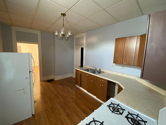 4th image of 331 N Ireland St