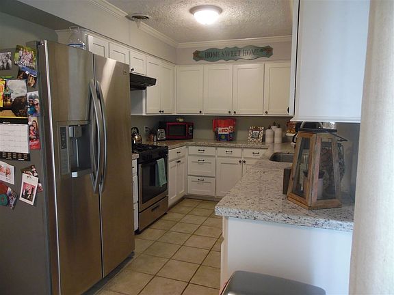 2nd image of 2710 Oleander Ln