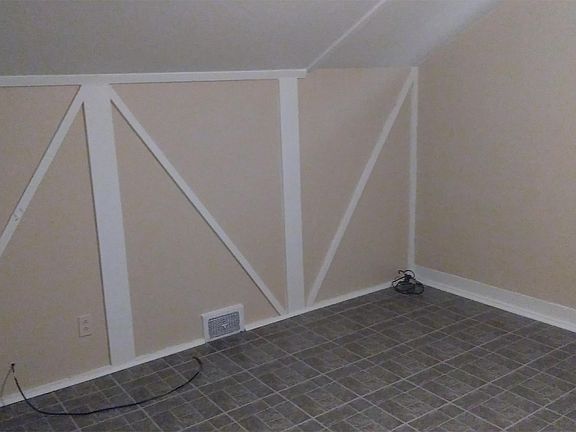 4th image of 11 N Washington St #2