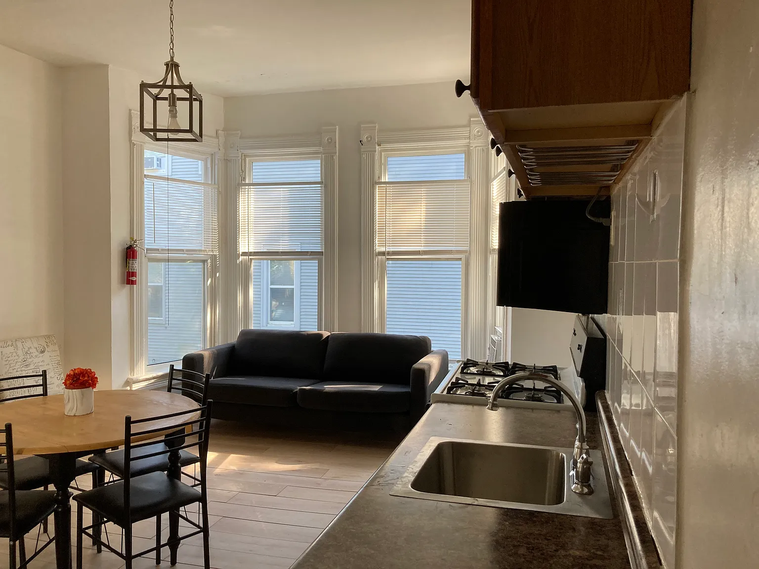 3 bed, $895 — Photo 2