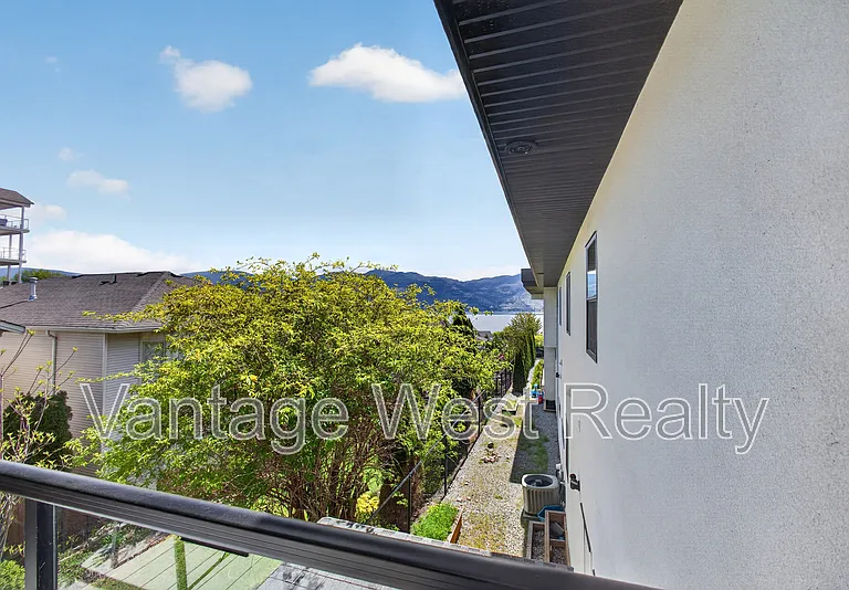 3859 Carrall Rd #3 — Photo 14