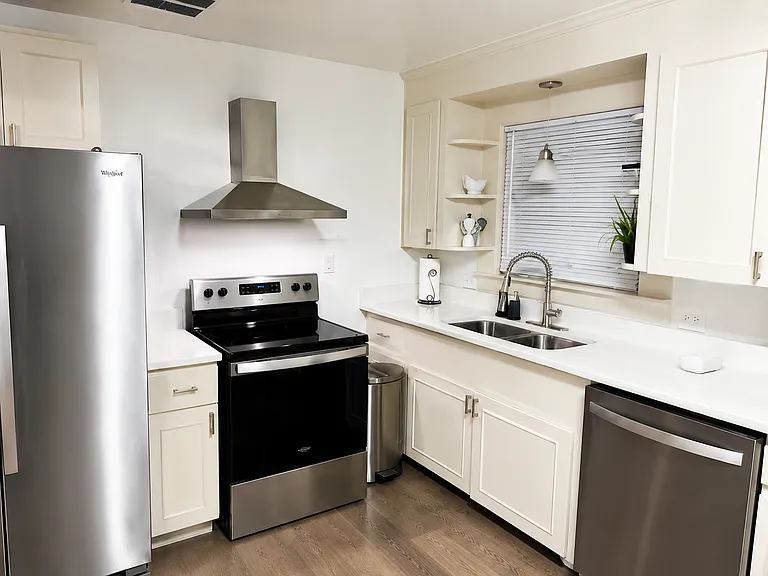 501 Sussex Dr #2 — Photo 25