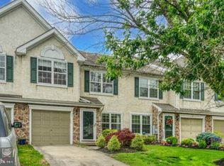 33 Hearthstone Ln, Marlton, NJ 08053