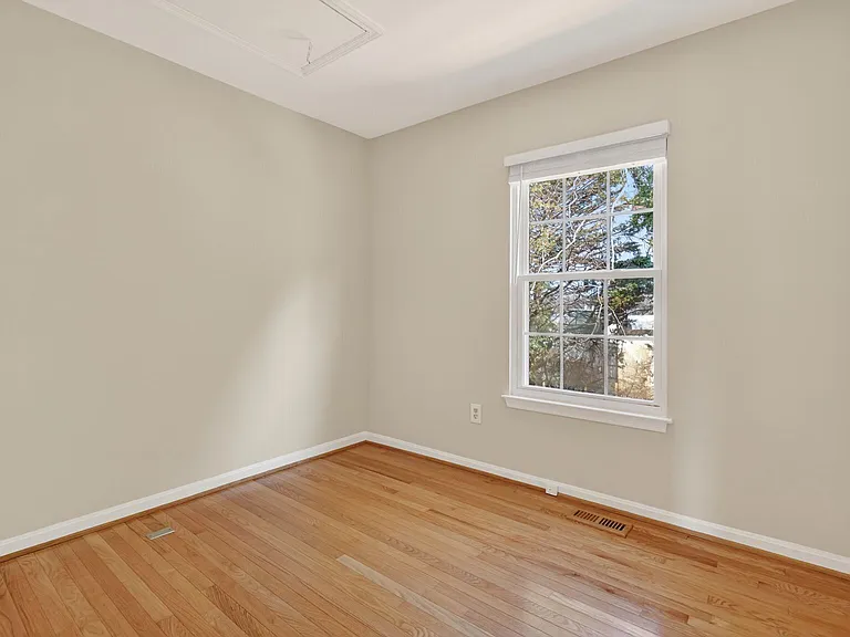 8 Suncroft Ct — Photo 16