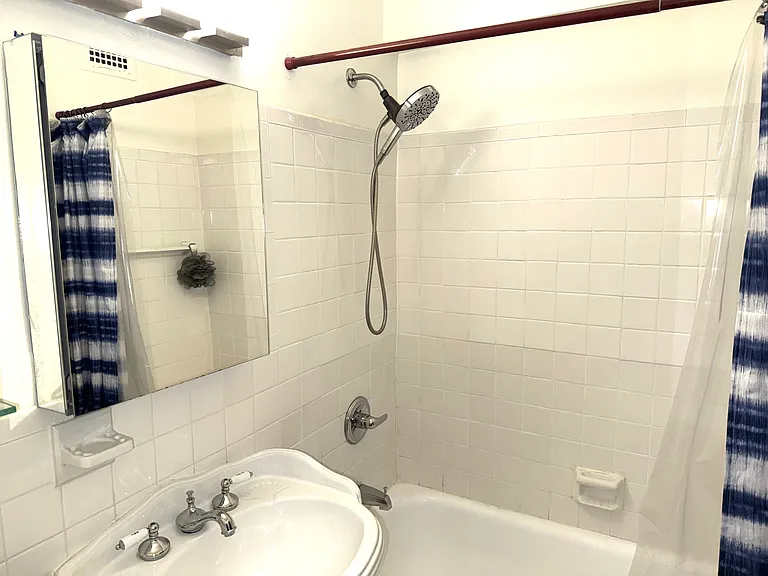 370 Westchester Ave #4R — Photo 7