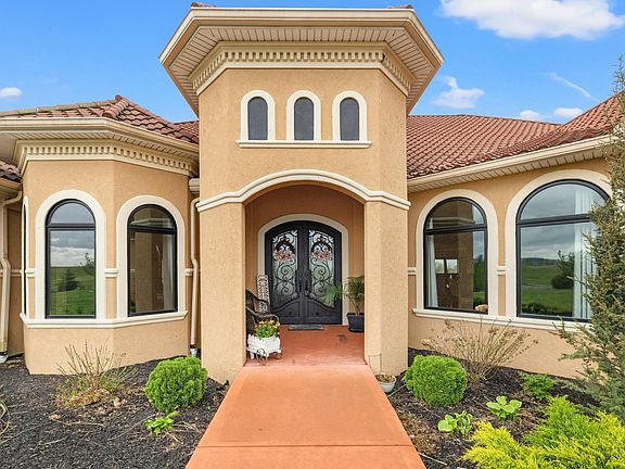 3rd image of 406 Halcomb Ln