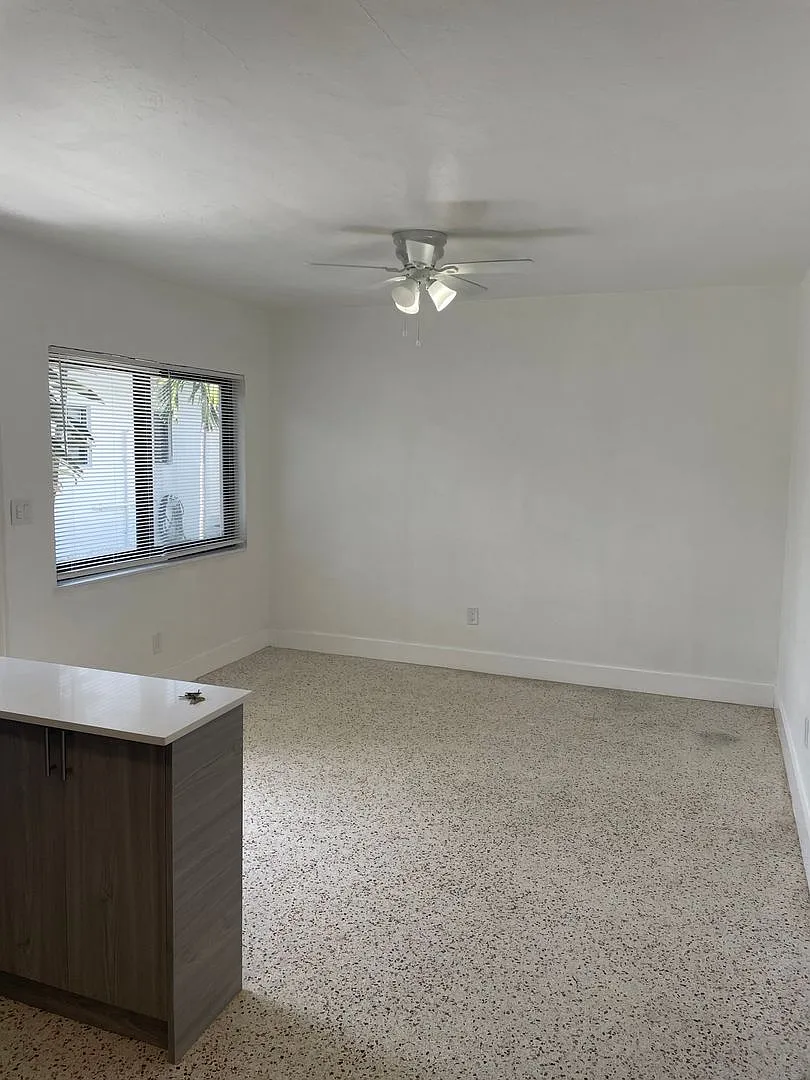 600 SW 10th Street — Photo 3