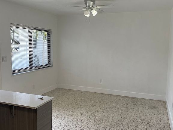3rd image of 600 SW 10th St APT 7