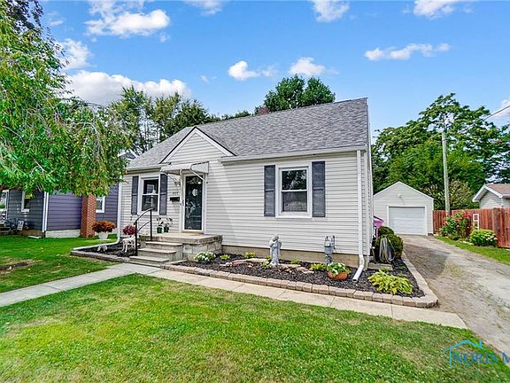 3rd image of 806 Carnahan Ave