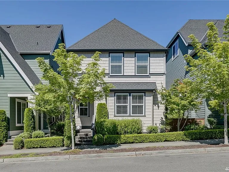386 NE Denny Way — Photo 1