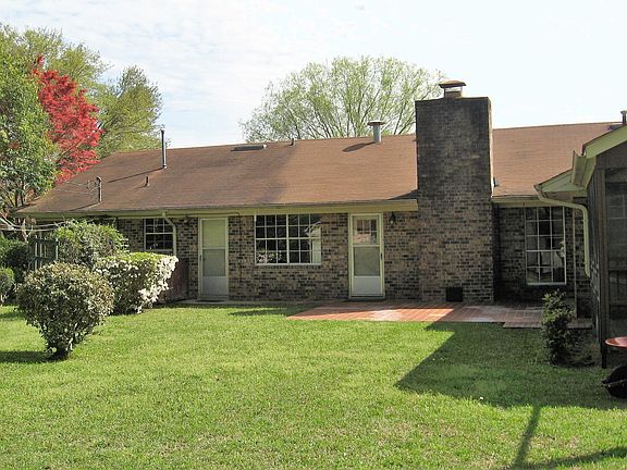 5th image of 827 Skylark Dr