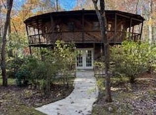 667 Pinewood Knoll Dr, Hendersonville, NC 28739