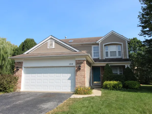 1319 Churchill Ln, Grayslake, IL 60030