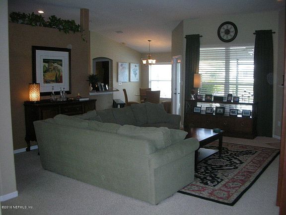 4th image of 2004 Chaucer Ln