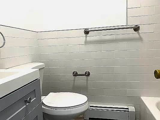 5th image of 1080 Greene Ave #2R