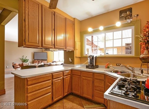 5th image of 422 N William St
