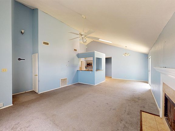 3rd image of 817 Cornfield Dr