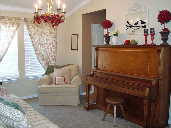 Formal Dining/Living