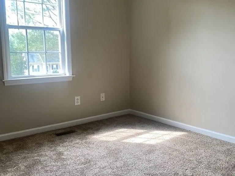 211 Koufax Dr — Photo 11