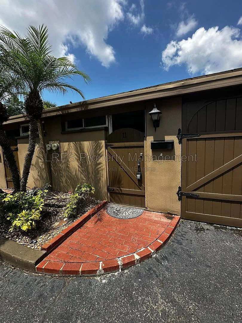 2 bed, 1.5 bath, 1200 sqft, $2,450 — Photo 2