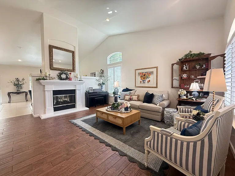 1140 E Sawgrass Ave — Photo 4