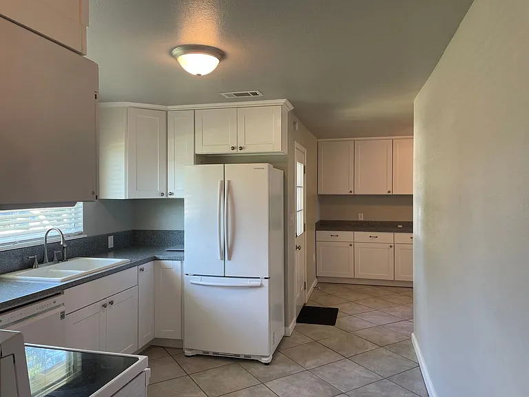 4073 Potomac Ave — Photo 7
