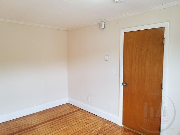 3rd image of 924 Smithfield Ave #4