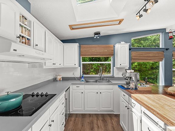 4th image of 3702 SE Skyhawk Lane