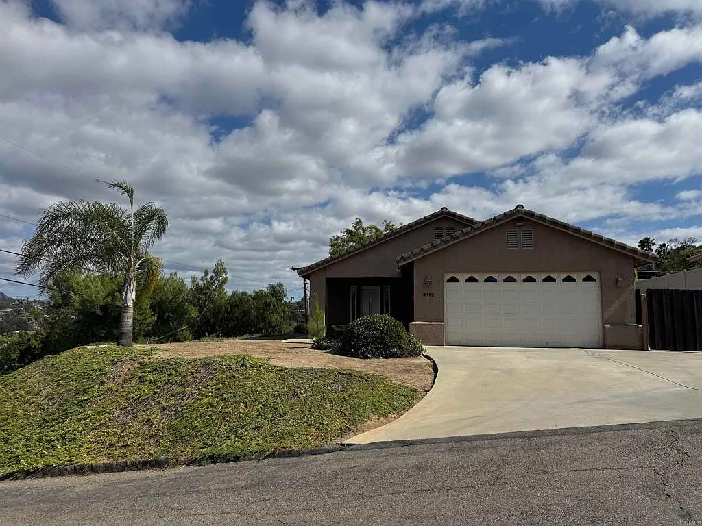 3 bed, 1581 sqft, $3,700 — Photo 2