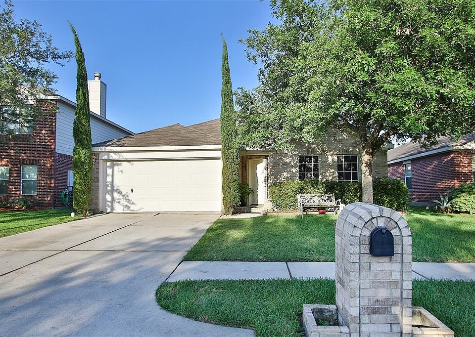 Welcome home to 4514 Baron Rd located on a quiet street in Country Club Manor zoned to Goose Creek ISD! This stunning home has lovely curb appeal, a well-manicured lawn, beautiful landscaping, brick elevation, and a double wide driveway!