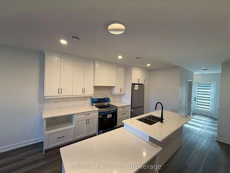 440 Wellington St E — Photo 11