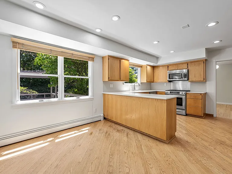 439 Summit St — Photo 9