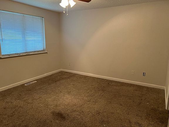 5th image of 15215 11th Avenue Ct E