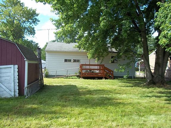 3rd image of 872 Wilder Ave