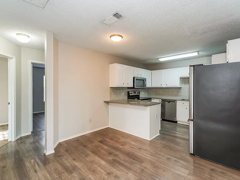 7900 Flowertree Ct — Photo 9