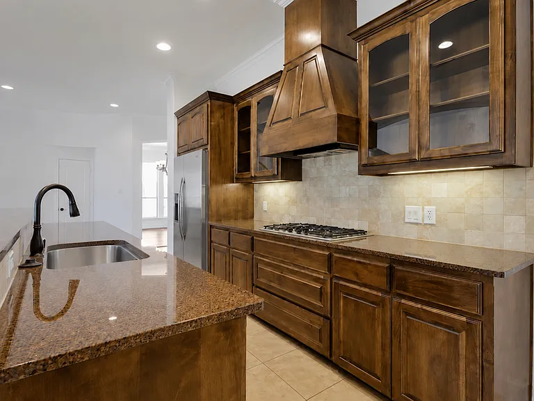 7905 Kickapoo Dr — Photo 23