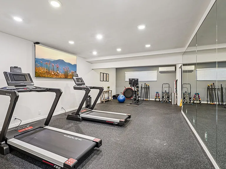 Apartment Complex Near SoFi Stadium with Pool, BBQ Area, Gym and Parking. — Photo 18