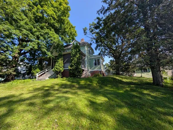 2655 Stillwater St, White Bear Township, MN 55110