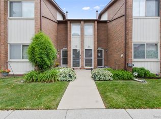 33905 Pondview Cir, Livonia, MI 48152